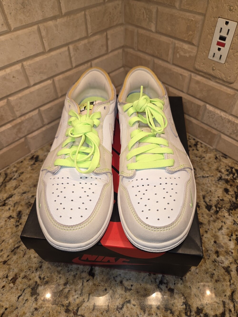 Air Jordan 1 Low OG Ghost Green Men 9.5/Women 11 With Box & Extra Laces